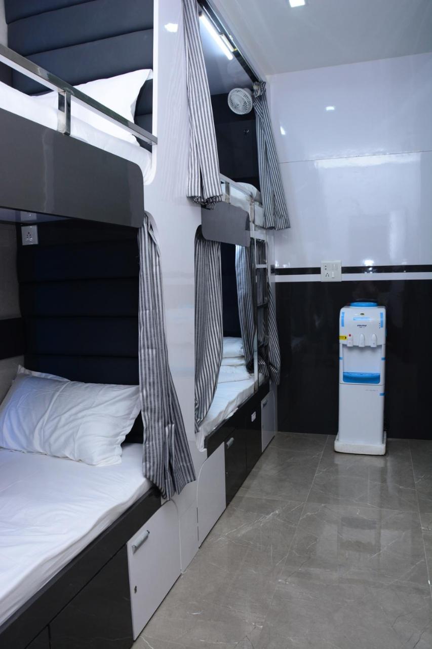 Ocean Dormitory مومباي المظهر الخارجي الصورة