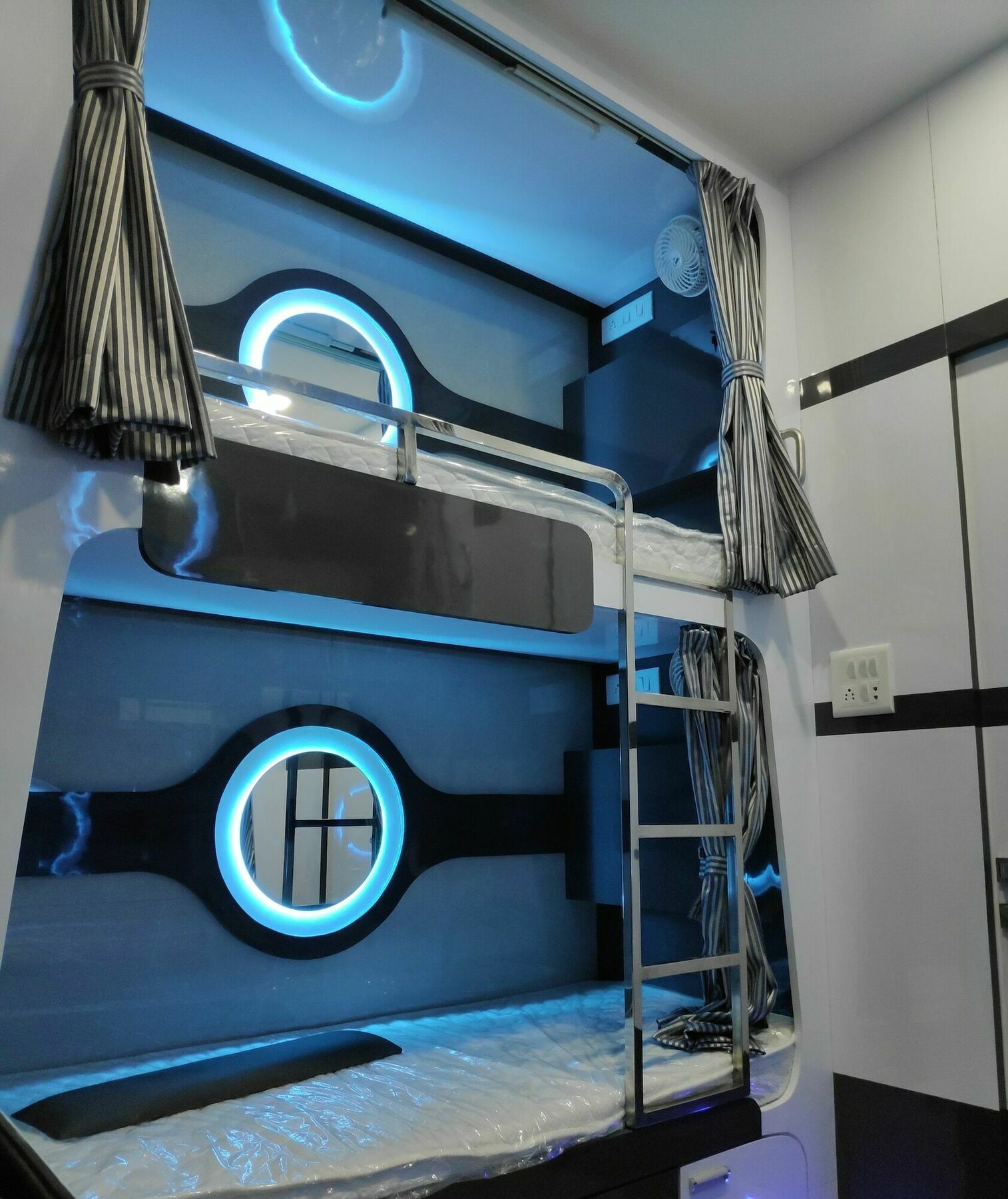 Ocean Dormitory مومباي المظهر الخارجي الصورة